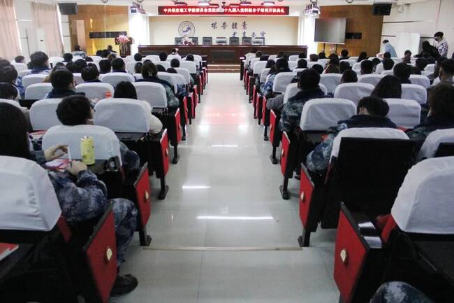 必赢召开学习贯彻党的十九届五中全会精神宣讲报告会---党委书记王景明向师生代表作宣讲