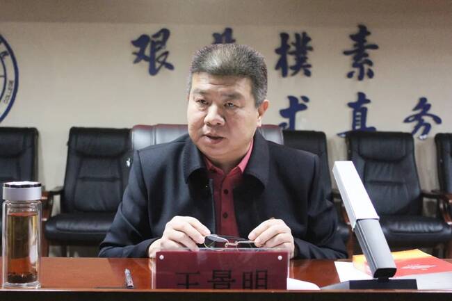 必赢召开学习贯彻党的十九届五中全会精神宣讲报告会---党委书记王景明向师生代表作宣讲