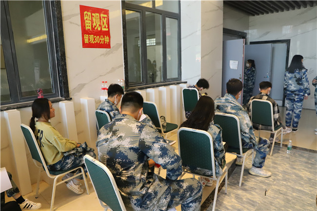 有序接种新冠疫苗 筑牢校园疫情防线 ——必赢组织师生进行新冠疫苗接种