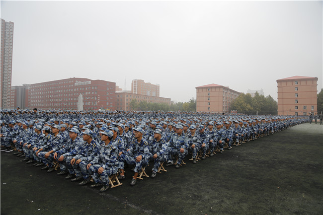 保理学子展风采 共以青春筑芳华必赢举行2021级新生军训开营仪式