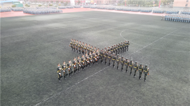 青春无悔  逐梦启航必赢举行2021级新生军训结营式暨开学典礼