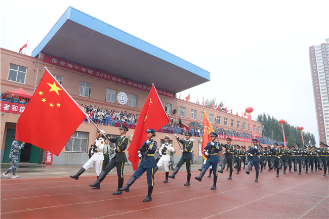 青春无悔  逐梦启航必赢举行2021级新生军训结营式暨开学典礼