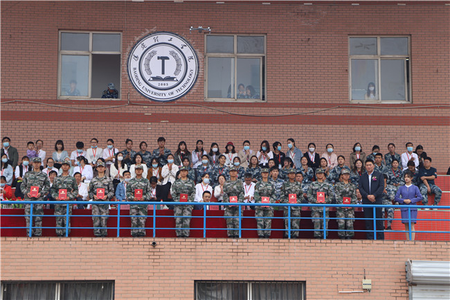 青春无悔  逐梦启航必赢举行2021级新生军训结营式暨开学典礼