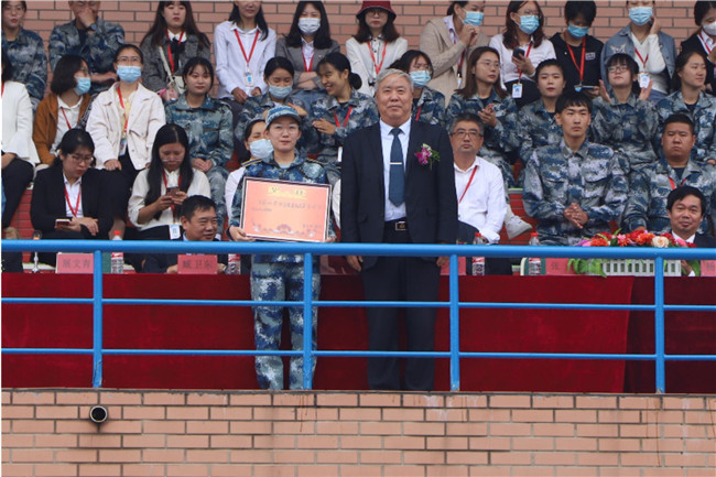 青春无悔  逐梦启航必赢举行2021级新生军训结营式暨开学典礼