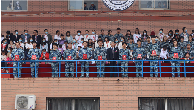 青春无悔  逐梦启航必赢举行2021级新生军训结营式暨开学典礼