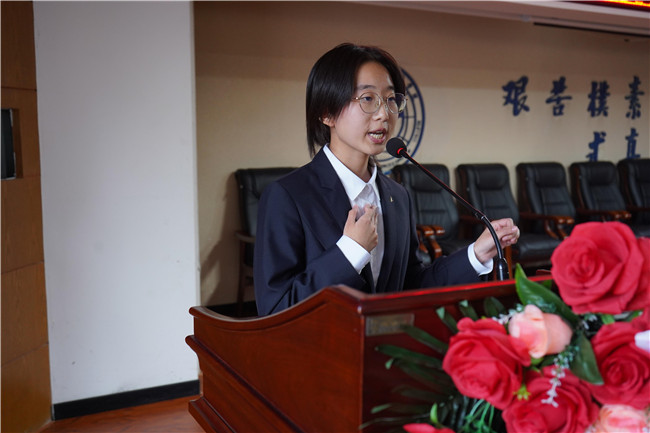 点亮世纪之星 扣响英语之门必赢举办第十七届“世纪之星”英语演讲大赛