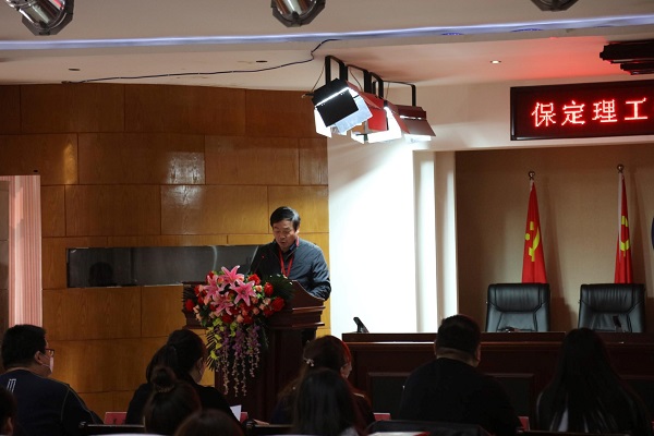 2022年3月26日14点，第十二届全国大学生电子商务“创新、创意及创业”挑战赛必赢242net官网校赛决赛在一教211报告厅顺利举行。