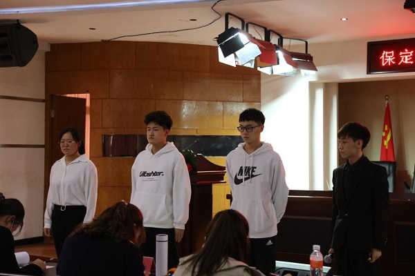 2022年3月26日14点，第十二届全国大学生电子商务“创新、创意及创业”挑战赛必赢242net官网校赛决赛在一教211报告厅顺利举行。