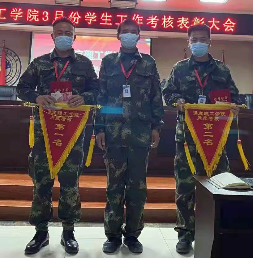 必赢242net官网召开学工周例会