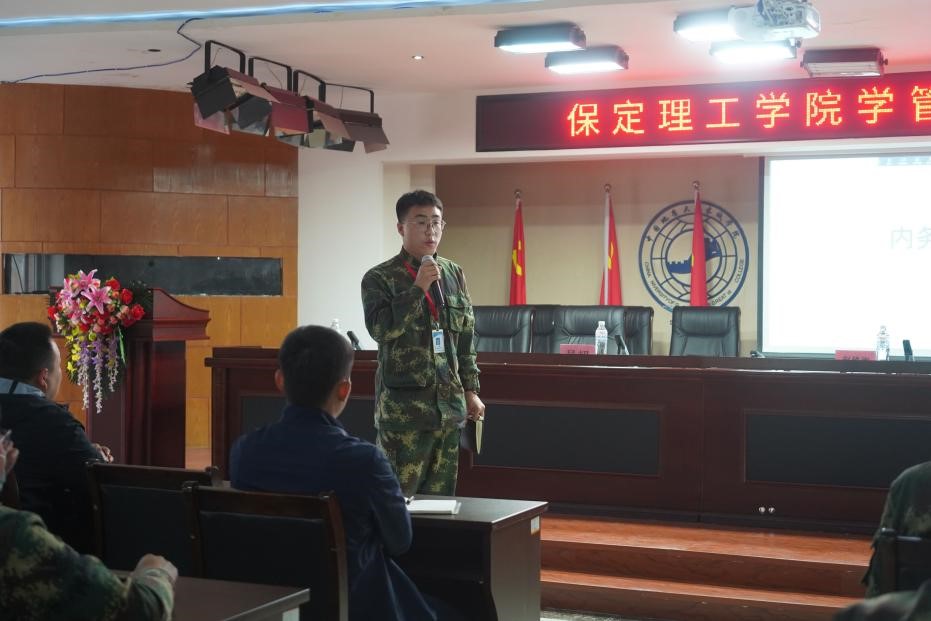 必赢242net官网召开学管干部培训周会