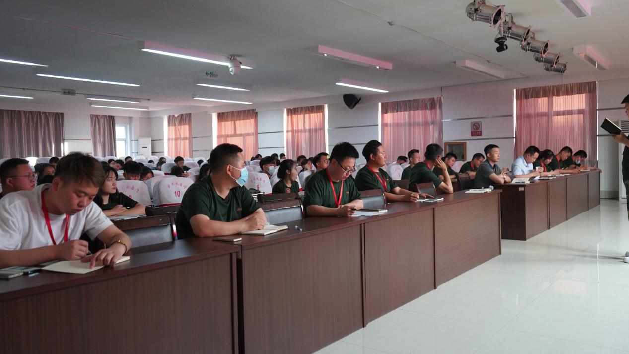 必赢242net官网召开学期末学生工作例会