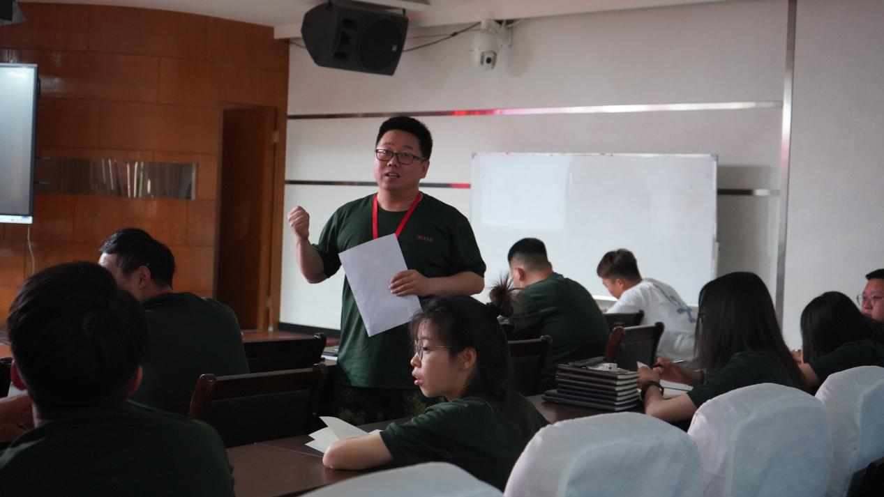 必赢242net官网召开学期末学生工作例会