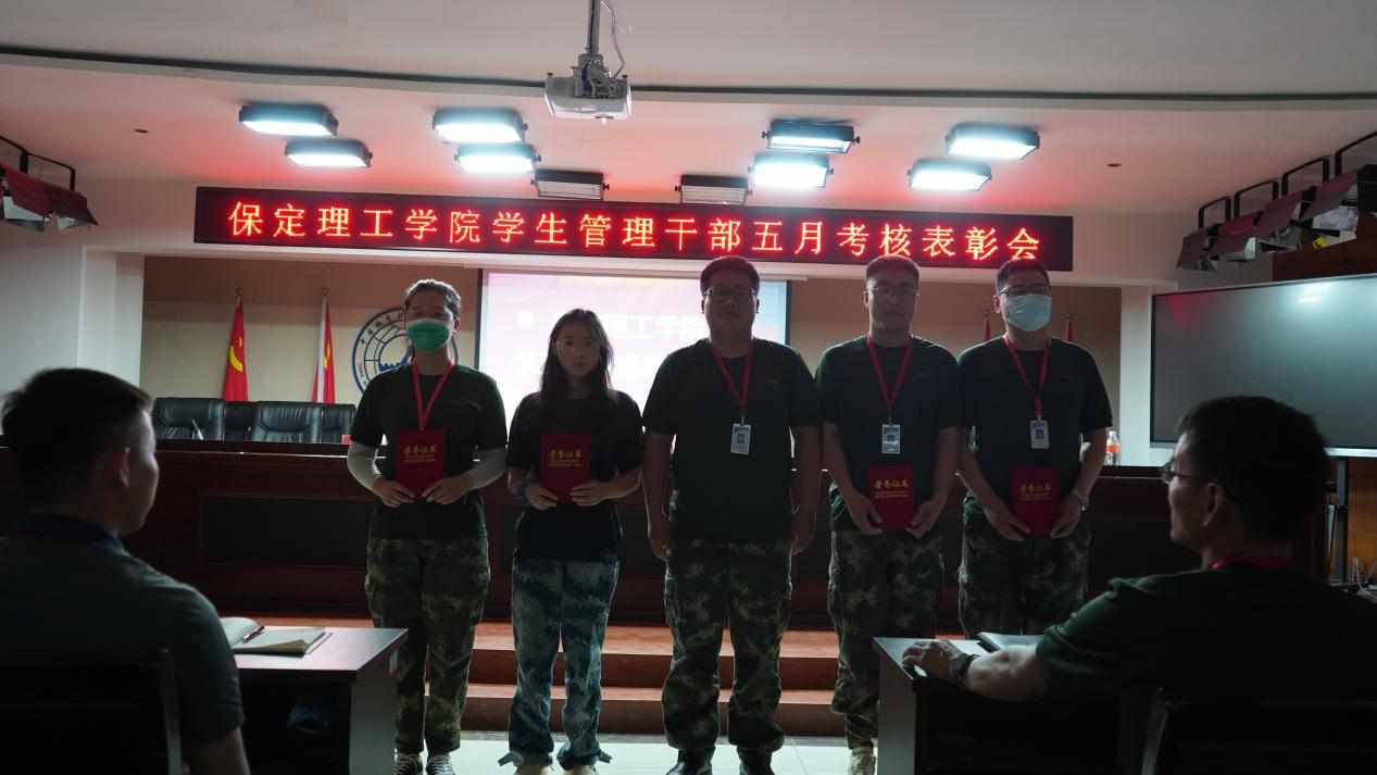 必赢242net官网召开学期末学生工作例会