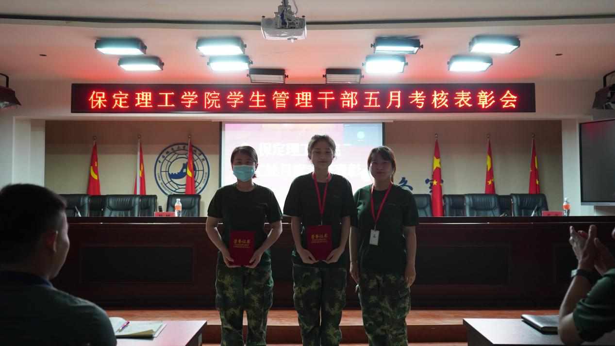 必赢242net官网召开学期末学生工作例会