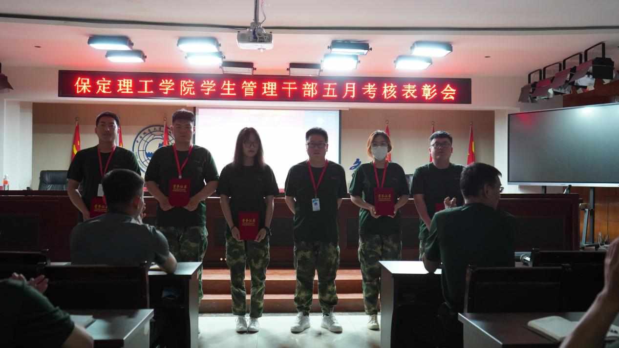 必赢242net官网召开学期末学生工作例会