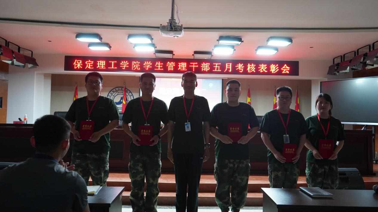 必赢242net官网召开学期末学生工作例会