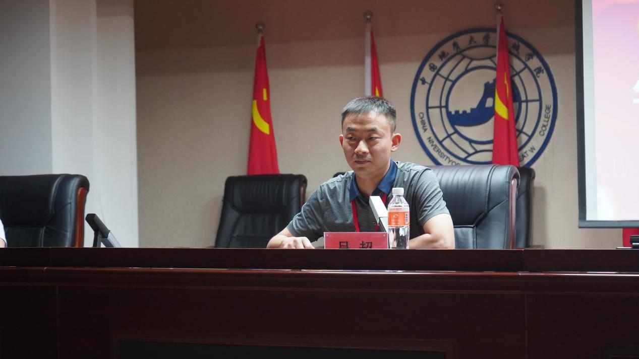 必赢242net官网召开学期末学生工作例会