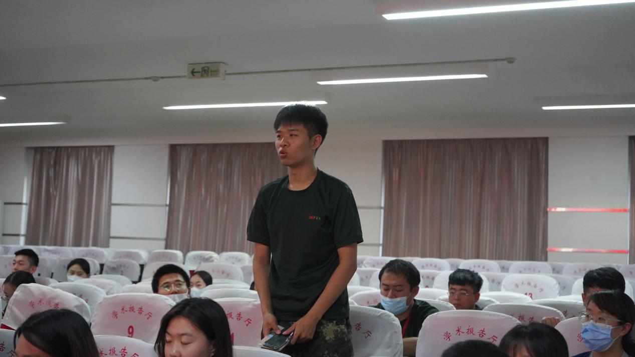 必赢242net官网召开学期末学生工作例会