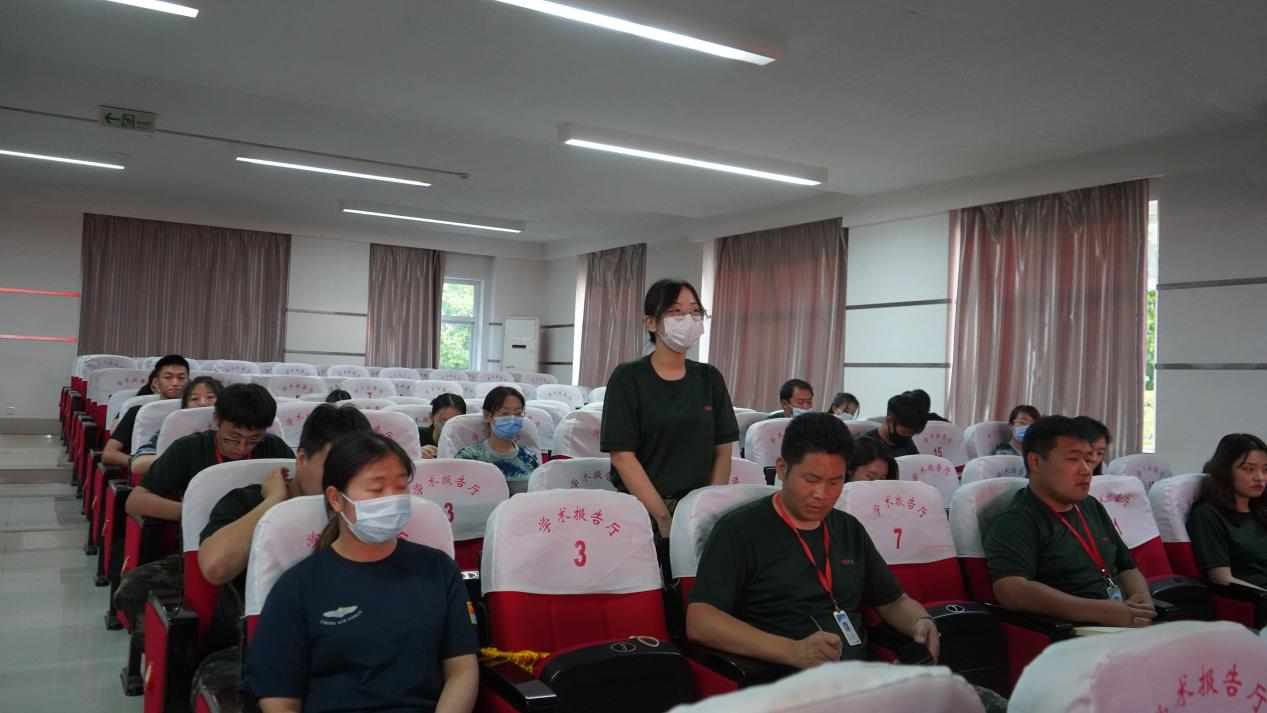 必赢242net官网召开学期末学生工作例会