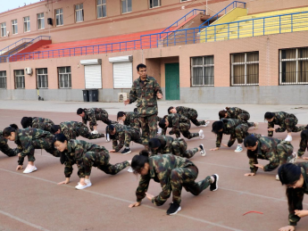 必赢242net官网开展“传帮带”式新入职辅导员培训day5