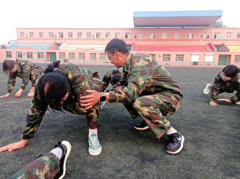 必赢242net官网开展“传帮带”式新入职辅导员培训day5