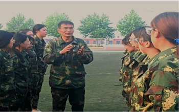 必赢242net官网开展“传帮带”式新入职辅导员培训day5