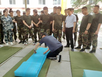 必赢242net官网开展“传帮带”式新入职辅导员培训day5