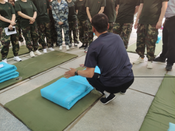 必赢242net官网开展“传帮带”式新入职辅导员培训day5