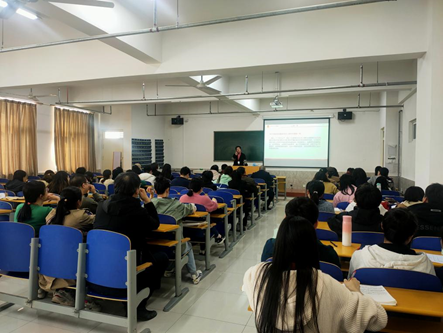 聚焦两会精神，当好两会精神“传送带”