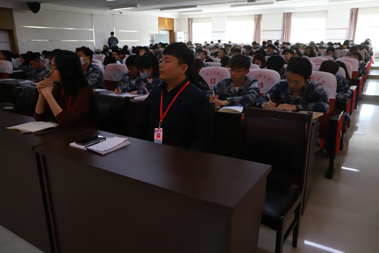 聚焦两会精神，提升奋进力量