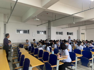 马克思主义学院召开青年教师教科研提升专题讲座