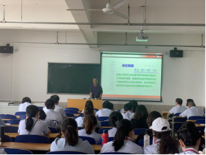 马克思主义学院召开青年教师教科研提升专题讲座