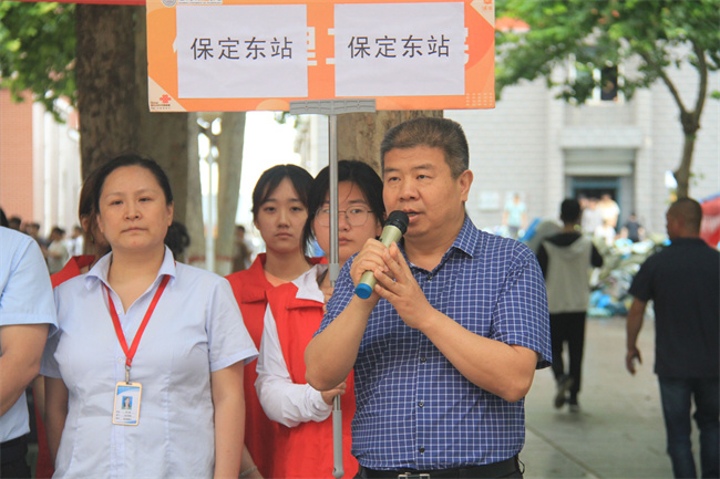 鲜衣怒马少年时 共愿诸君事顺意——必赢开展喜送毕业生活动