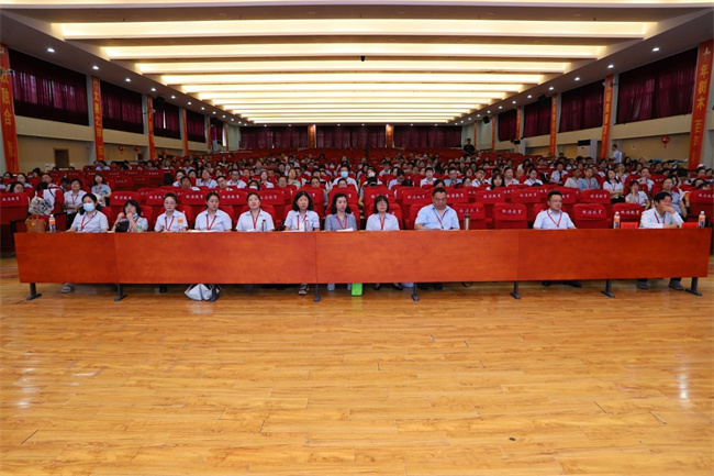 必赢举办毕业论文（设计）专题系列讲座