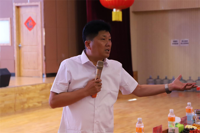 关爱学生心理健康 建设园丁师德师风——董事长周虎震教授为必赢全体教职工作报告