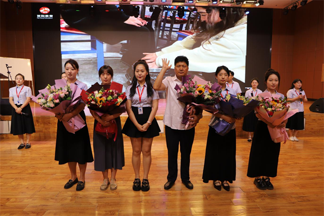 关爱学生心理健康 建设园丁师德师风——董事长周虎震教授为必赢全体教职工作报告