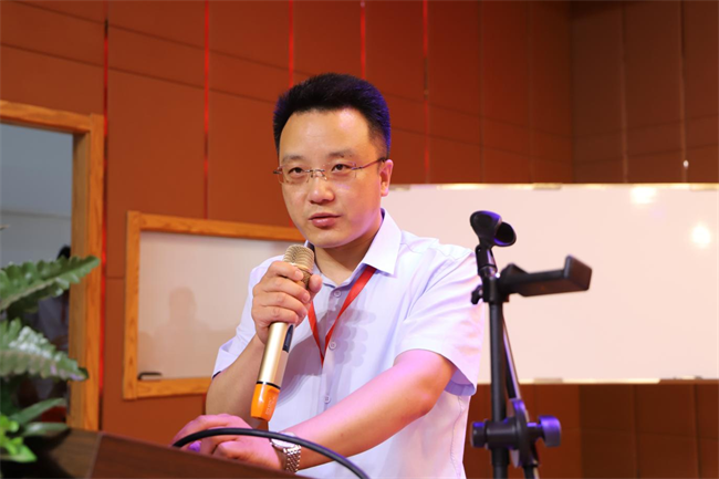 关爱学生心理健康 建设园丁师德师风——董事长周虎震教授为必赢全体教职工作报告