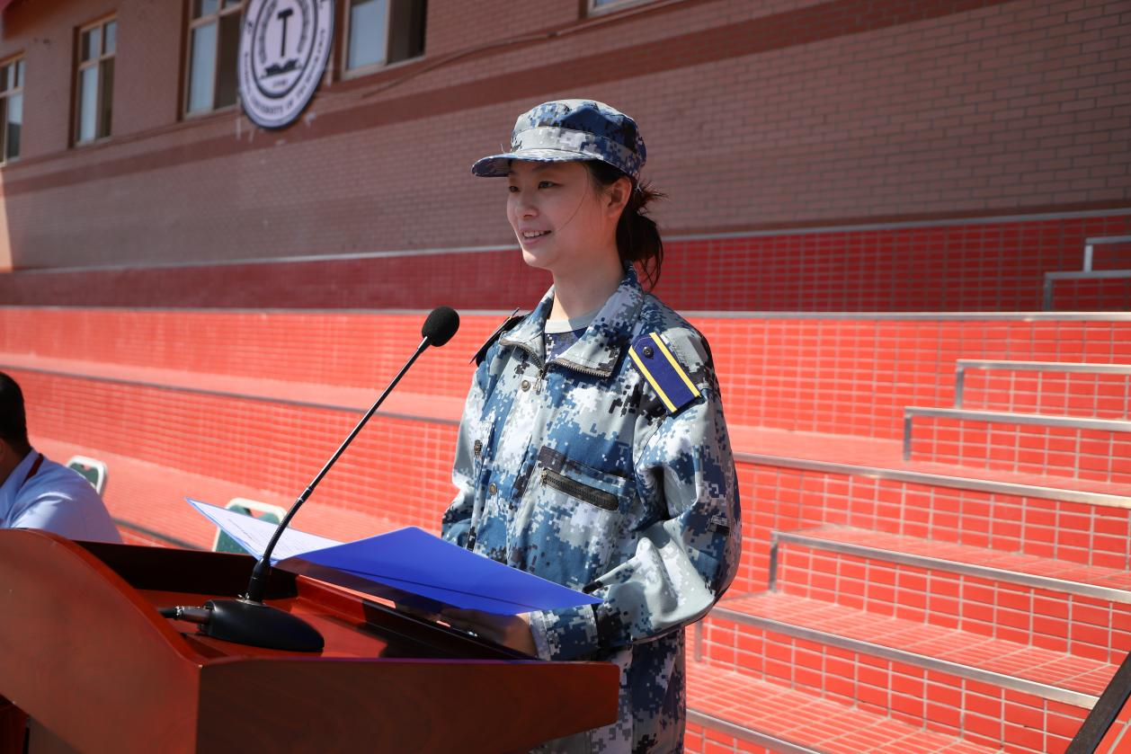 必赢242net官网2023级新生军训开营式隆重举行