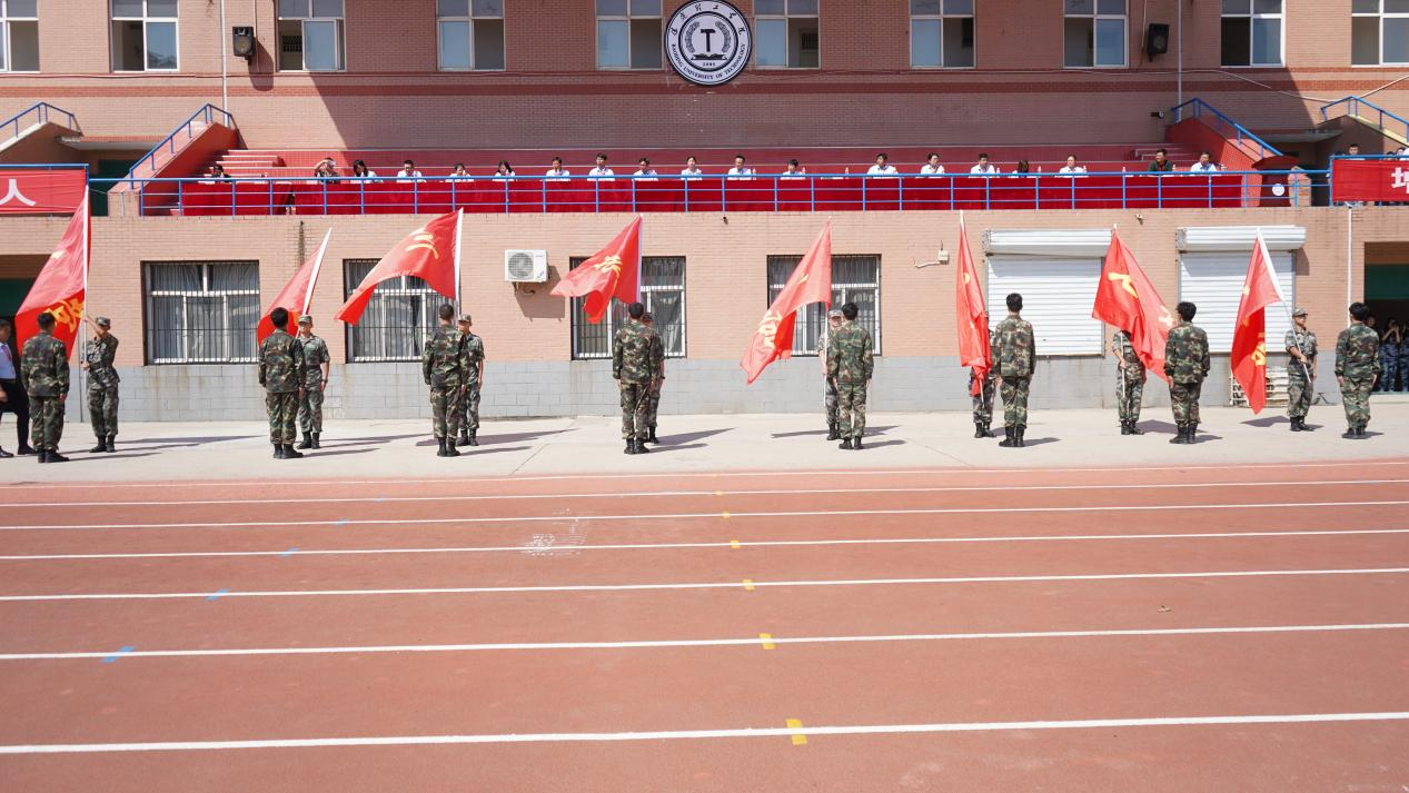 必赢242net官网2023级新生军训开营式隆重举行