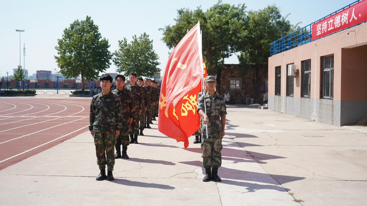 必赢242net官网2023级新生军训开营式隆重举行