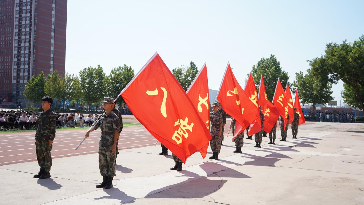 必赢242net官网2023级新生军训开营式隆重举行