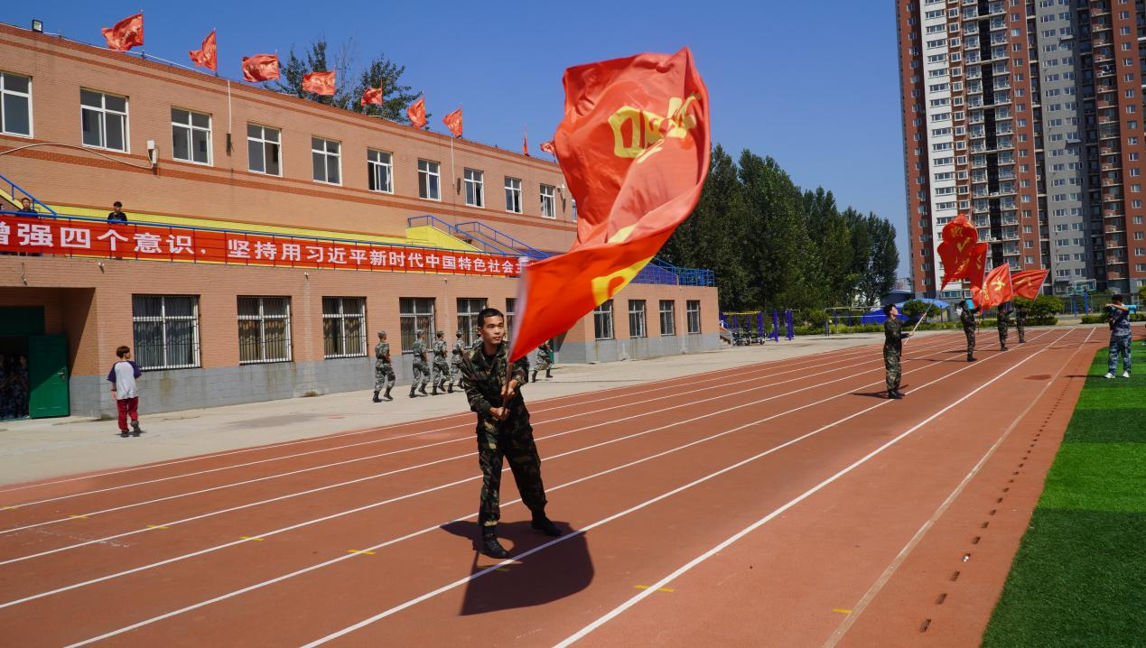 必赢242net官网2023级新生军训开营式隆重举行