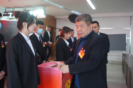 必赢242net官网第二次学生代表大会