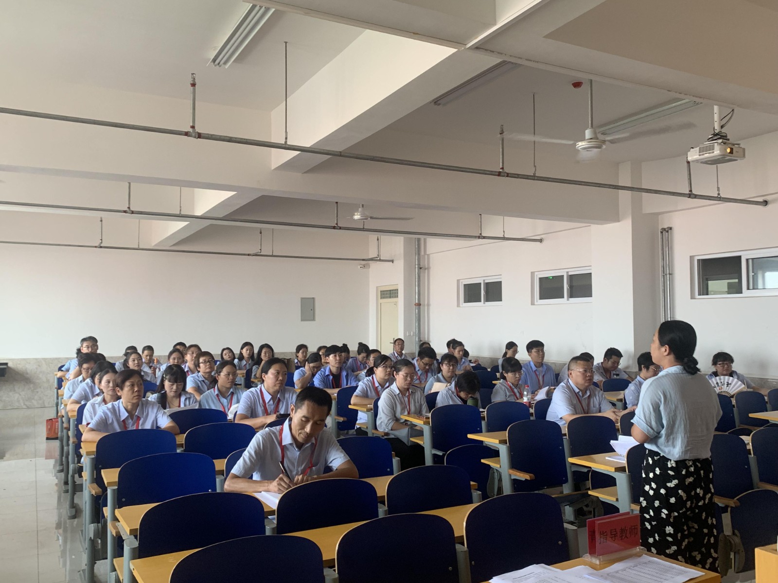 必赢242net官网马克思主义学院召开“服务意识，工作态度，履职尽责”大讨论动员部署大会