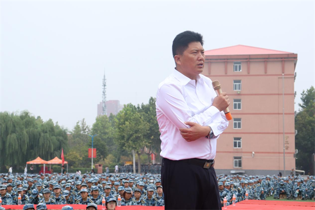 燃理想之火，奏时代之歌——董事长周虎震教授为必赢新生作励志成才报告