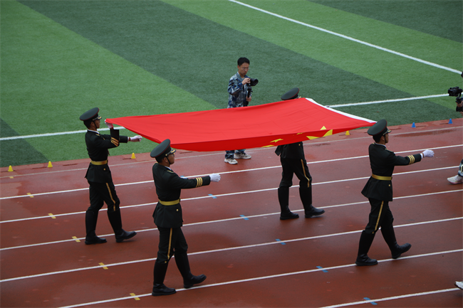 强国有我，意气正扬 ——必赢举行2023级新生军训结营式暨开学典礼