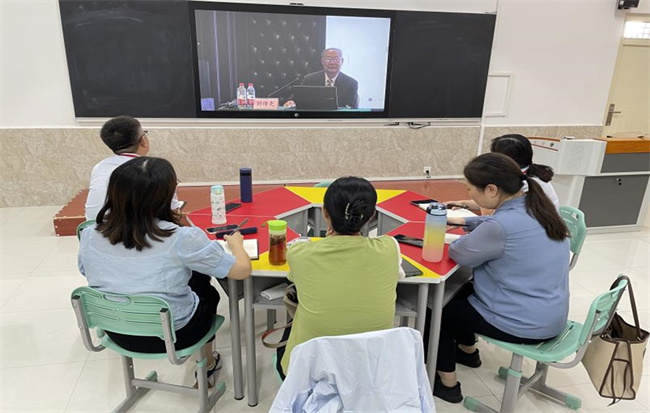 必赢召开教学督导组培训会议