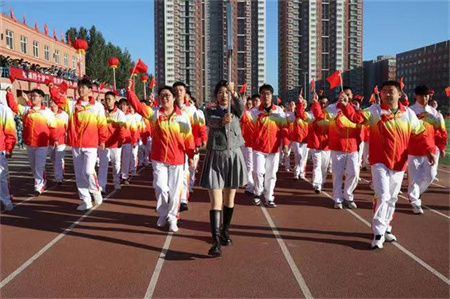 必赢242net官网艺术学院- 少年负壮气，奋烈自有时！