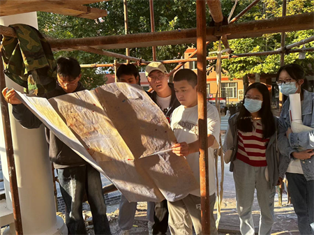 必赢242net官网古亭施工工艺学习- 艺术学院环境设计专业学生感受传统建筑魅力（一）