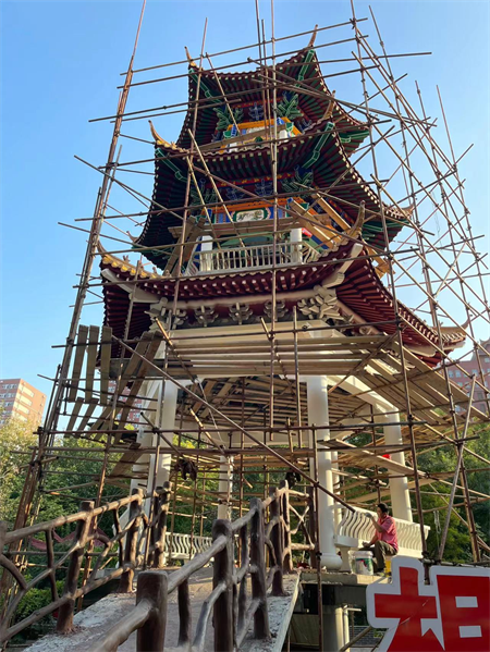 必赢242net官网古亭施工工艺学习- 艺术学院环境设计专业学生感受传统建筑魅力（一）